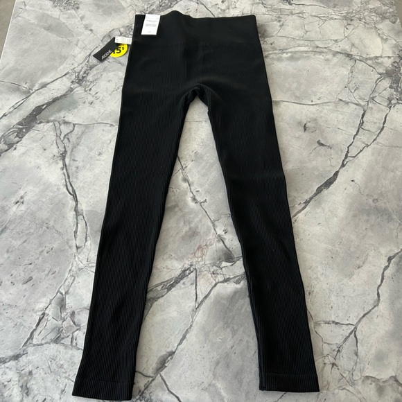 3 Set Ribbed Leggings ๐ค๐๐ - Picture 2 of 6